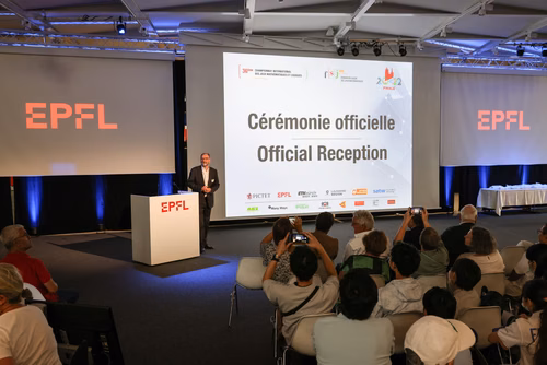 Le championnat des jeux mathématiques et logiques est une compétition populaire et scolaire organisée chaque année à l’échelon européen. Il voit s’affronter des passionné·e·s de mathématiques de toutes générations venus d’une douzaine de pays. Sa finale internationale, qui a traditionnellement lieu à Paris, sera cette année organisée à Lausanne (EPFL). La FSJM gère depuis plus de 30 ans l’organisation de ce championnat en Suisse. Finale sur le Campus EPFL