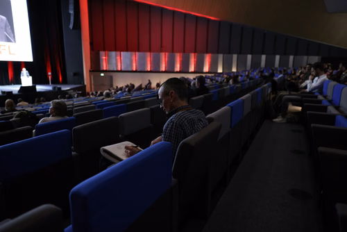 Tous les membres de la communauté EPFL, étudiant·e·s et collaborateur·trice·s de l’EPFL sont invité·e·s à l’édition 2022 de notre traditionnelle allocution de la Direction.