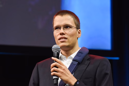 At the graduation ceremony held on Saturday morning, the students received their Master's degree in front of a crowd of 3,000 people made up of family and friends, professors and special EPFL guests.