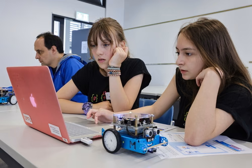 Le Meet up national annuel du Coding club des filles sur le campus de l’EPFL Service de promotion des sciences SPS 
