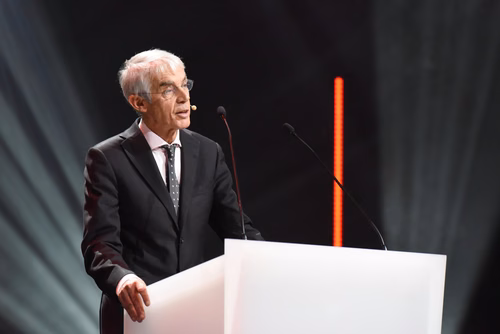 At the graduation ceremony held on Saturday morning, the students received their Master's degree in front of a crowd of 3,000 people made up of family and friends, professors and special EPFL guests.