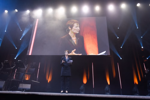 At the graduation ceremony held on Saturday morning, the students received their Master's degree in front of a crowd of 3,000 people made up of family and friends, professors and special EPFL guests.