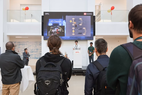 Cette année, la Faculté informatique et communications célèbre son 20e anniversaire, une étape importante dans un domaine qui s’est transformé au cours des deux dernières décennies. Durant cette période, des milliers d’étudiantes et étudiants en bachelor, en master et en doctorat ont obtenu leur diplôme, et ont ensuite contribuer à l’évolution de la branche, tant dans le milieu universitaire que dans le secteur privé.
