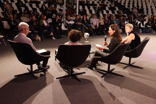 La fondation WISH de l’EPFL a choisi de décerner à la physicienne quantique Michelle Simmons le prix Erna Hamburger 2023 pour sa brillante carrière à la pointe de son domaine, ainsi que pour son engagement en faveur de la diversité et des MINT. Une cérémonie de remise de prix se tiendra aujourd'hui à l’EPFL.