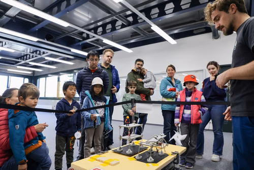 La découverte des sciences et des technologies au cœur du campus, pour les adultes et les enfants.