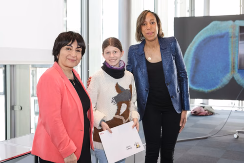 Atelier robotique pour les filles Campus Biotech, remise des attestations