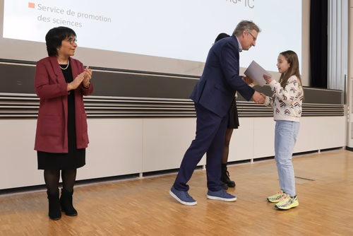 Remise attestations "Internet & Code pour les filles" Service de la promotion des Sciences de l'EPFL