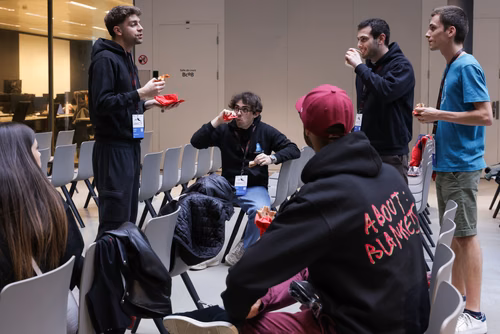 Capture The Flag (capture du drapeau) ou CTF est une compétition de cybersécurité dont le but est de faire de l’ingénierie inverse, de décrypter et de pirater des systèmes informatiques pour capturer des drapeaux et gagner des points pour son équipe. Bienvenue.