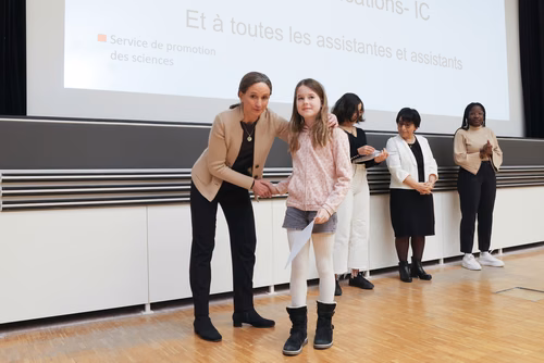 Journée à la découverte des Sciences Remise attestations "Internet & Code pour les filles" Service de la promotion des Sciences de l'EPFL 