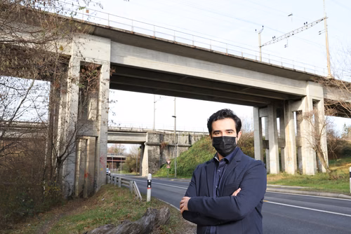 La start-up SwissInspect a développé un nouveau système d'inspection des ponts qui combine l'ingénierie structurelle avec la technologie des drones, l'intelligence artificielle et la vision par ordinateur. Elle est le résultat d'une recherche menée par le Laboratoire d'ingénierie sismique et de dynamique des structures (EESD) en collaboration avec le Swiss Data Science Center (SDSC).