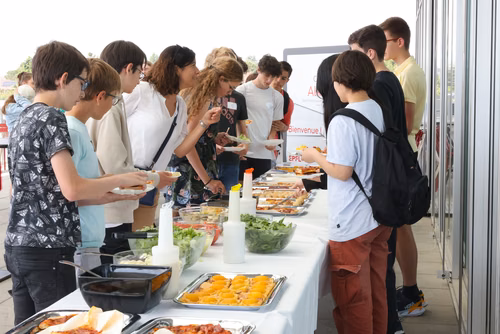 Le concours Alkindi-suisse est une compétition de cryptographie qui a lieu chaque année et ouverte aux classes de 9e, 10e et 11e secondaires. Il est organisé par l’EPFL, les associations Animath et France-ioi. La participation est entièrement gratuite.