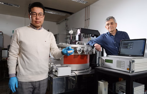 EPFL researchers have discovered that gadolinium-doped cerium oxide, a compound they created in the lab, could be a promising alternative to certain piezoelectric materials: it has the same proprieties yet may be 100 times more effective. It’s also lead-free, unlike the best piezoelectric materials, which means that it could be employed in bio-compatible medical applications. Further research will be conducted on this highly promising compound and similar materials.