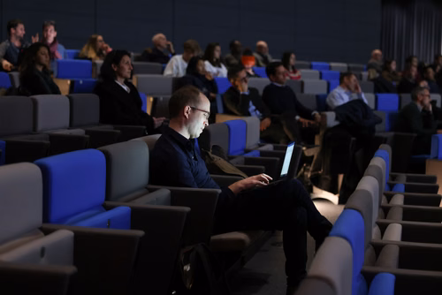Tous les membres de la communauté EPFL, étudiant·e·s et collaborateur·trice·s de l’EPFL sont invité·e·s à l’édition 2022 de notre traditionnelle allocution de la Direction.