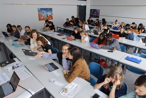 Le Meet up national annuel du Coding club des filles sur le campus de l’EPFL Service de promotion des sciences SPS 