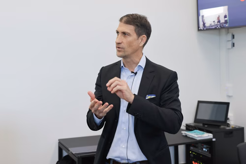 Engage durably in the Magic World of Photonics, the science and technologies of Light combined with Electronics!
