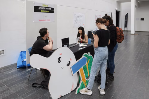 Le Meet up national annuel du Coding club des filles sur le campus de l’EPFL Service de promotion des sciences SPS 