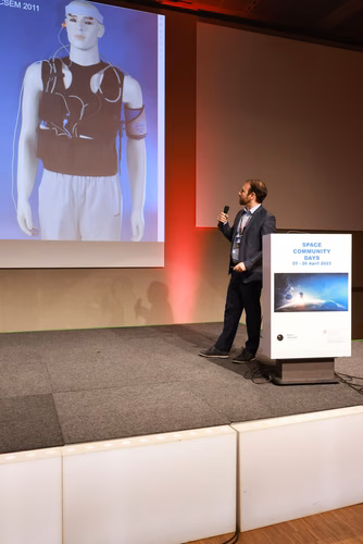 Challenges and opportunities in the space field. Practical and useful information for space industries and newcomers in the domain.