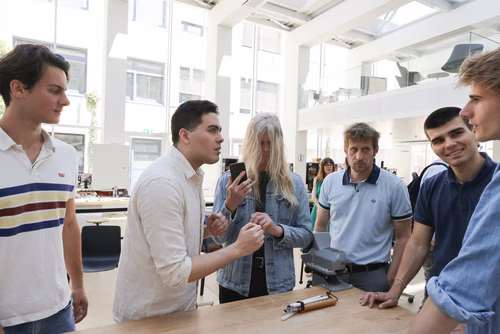 L’Assistive Technologies Challenge, a pour objectif de donner la possibilité aux étudiants de concevoir et de développer, pour et avec des personnes en situation de handicap, des solutions technologiques manifestes.
