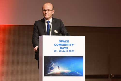 Challenges and opportunities in the space field. Practical and useful information for space industries and newcomers in the domain.