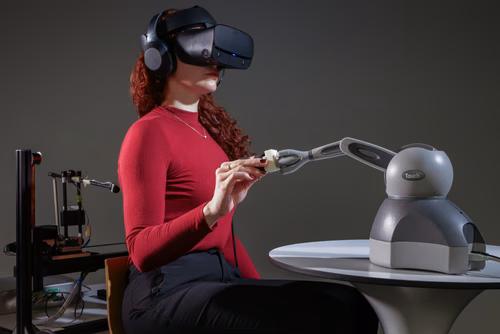 Des neuroscientifiques de l’EPFL sont parvenus à modifier notre perception sociale en enquêtant sur un type particulier d’hallucination — chez des sujets sains et des patients affectés par la maladie de Parkinson. Disponible en ligne, leur test se veut un outil de mesure de la susceptibilité aux hallucinations, à l’intention de la communauté médicale.