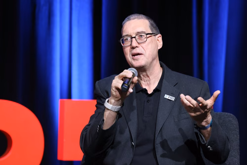 The EPFL EssentialTech Centre invites you to join 5 inspiring panelists in their reflections on how science and technology can be harnessed in the pusuit of peace. The objective is to identify how STEM can be leveraged to address all forms of violence.