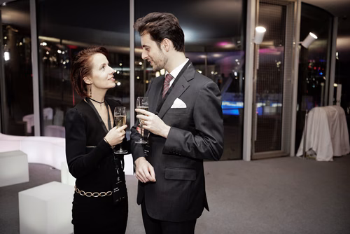 La première édition du gala EPFL Alumni a réuni près de 650 diplômé.es au Rolex Learning Center. Ils ont pu participer à une soirée festive et entendre le Prof. Patrick Aebischer – Président de l’EPFL jusqu’à fin 2016 – et le Prof. Martin Vetterli – Président de l’EPFL dès 2017 – échanger sur la transmission de Présidence.