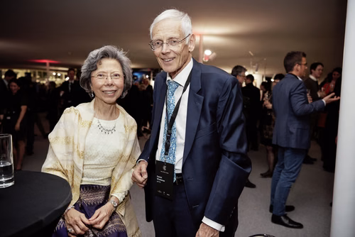 La première édition du gala EPFL Alumni a réuni près de 650 diplômé.es au Rolex Learning Center. Ils ont pu participer à une soirée festive et entendre le Prof. Patrick Aebischer – Président de l’EPFL jusqu’à fin 2016 – et le Prof. Martin Vetterli – Président de l’EPFL dès 2017 – échanger sur la transmission de Présidence.