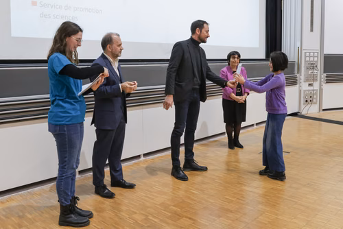 Remises des attestations robots et informatique pour les enfants du Jura