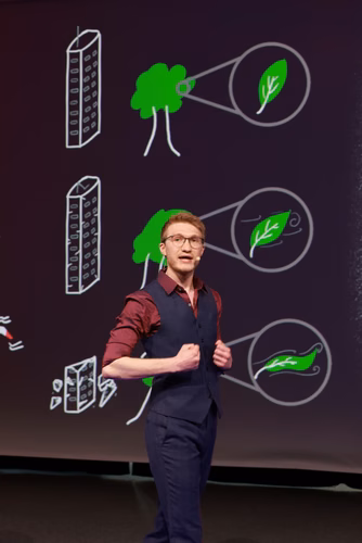 The 14 PhD Students finalists of the competition My Thesis in 180 seconds (MT180)  present their research in simple, straightforward terms in 3 minutes exactly, in English or in French, using humour, metaphores and examples. Gaétan Raynaud, «Characterization and control of slender flexible structures interacting with flows», Labo de diagnostic des écoulements instationnaires (Prof. Karen Mulleners), Français