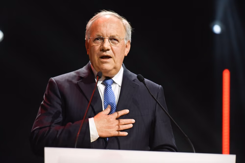 At the graduation ceremony held on Saturday morning, the students received their Master's degree in front of a crowd of 3,000 people made up of family and friends, professors and special EPFL guests.