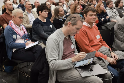 Organisées par le Service promotion de l’éducation, en collaboration avec les sections de l’EPFL, les rencontres 5 à 7 constituent un moment d’échange privilégié entre les enseignantes et enseignants du secondaire et le corps professoral de l’EPFL.