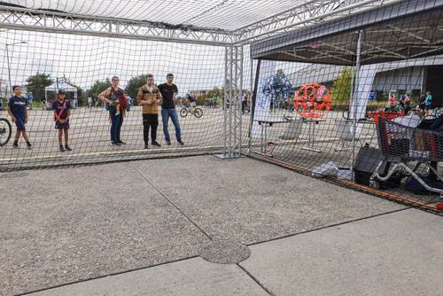 Cap sur l'Ouest, la fête du district de l’Ouest lausannois en mobilité douce, débarque à nouveau à l'EPFL avec une halte festive sur la place Cosandey !