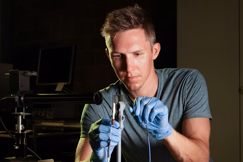 Jérémy Fleury est doctorant à l’EPFL au Laboratoire d’énergie solaire et physique du bâtiment LESO-PB. Son avenir, il espère le conjuguer entre sa passion de la montagne et son travail sur les énergies renouvelables.
