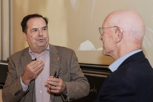 A l'occasion du dernier cours de Claude Nicollier, ses amis, collègues et famille lui ont fait la surprise d'être présents