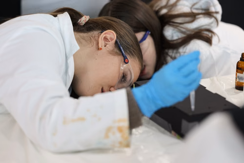 To celebrate 100 years of quantum science and technology, we invite you to discover the strange and fascinating world of quantum physics through hands-on activities, interactive demonstrations, workshops, and engaging talks.