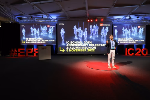 Cette année, la Faculté informatique et communications célèbre son 20e anniversaire, une étape importante dans un domaine qui s’est transformé au cours des deux dernières décennies. Durant cette période, des milliers d’étudiantes et étudiants en bachelor, en master et en doctorat ont obtenu leur diplôme, et ont ensuite contribuer à l’évolution de la branche, tant dans le milieu universitaire que dans le secteur privé.