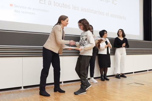 Journée à la découverte des Sciences Remise attestations "Internet & Code pour les filles" Service de la promotion des Sciences de l'EPFL 