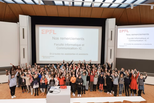 Journée à la découverte des Sciences Remise attestations "Internet & Code pour les filles" Service de la promotion des Sciences de l'EPFL 