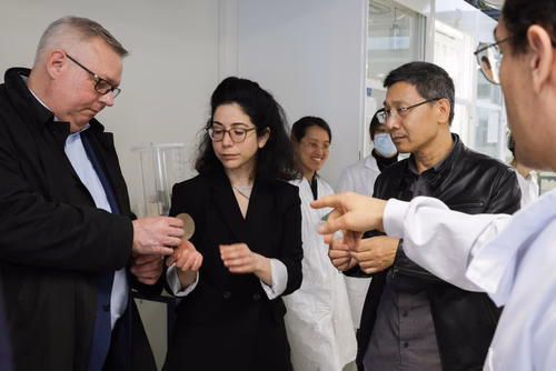Visite du laboratoire de la prof. Tiffany Abitbol (Laboratoire des matériaux durables)  organisé par le Development Office, philanthropie