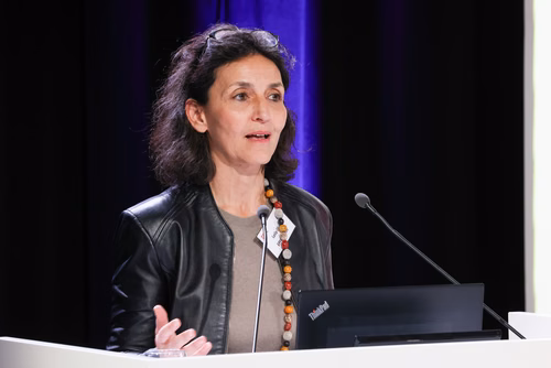 Bien que la représentation des étudiantes à l'EPFL ait progressé au cours des dix dernières années - atteignant désormais 30% -, de nombreux défis demeurent pour l'accès des filles et des femmes aux études et aux carrières scientifiques.