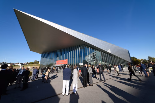 At the graduation ceremony held on Saturday morning, the students received their Master's degree in front of a crowd of 3,000 people made up of family and friends, professors and special EPFL guests.