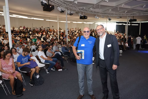 Le championnat des jeux mathématiques et logiques est une compétition populaire et scolaire organisée chaque année à l’échelon européen. Il voit s’affronter des passionné·e·s de mathématiques de toutes générations venus d’une douzaine de pays. Sa finale internationale, qui a traditionnellement lieu à Paris, sera cette année organisée à Lausanne (EPFL). La FSJM gère depuis plus de 30 ans l’organisation de ce championnat en Suisse. Finale sur le Campus EPFL