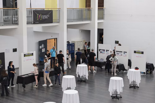 Le Meet up national annuel du Coding club des filles sur le campus de l’EPFL Service de promotion des sciences SPS 