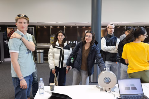 Un événement d’envergure pour préparer son avenir. Comme chaque année, l’EPFL, via son Service de promotion de l’éducation et en collaboration avec ses facultés, se réjouit d'accueillir les gymnasiennes et gymnasiens sur son campus. L’École propose de venir découvrir ses filières de formation, sa communauté estudiantine, son corps enseignant, ses équipes de recherche, les divers services dédiés aux étudiantes et étudiants débutant à l’EPFL, ainsi que les multiples associations chargées d’animer la vie socia