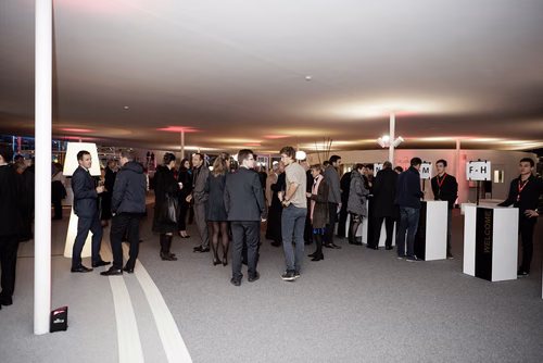 La première édition du gala EPFL Alumni a réuni près de 650 diplômé.es au Rolex Learning Center. Ils ont pu participer à une soirée festive et entendre le Prof. Patrick Aebischer – Président de l’EPFL jusqu’à fin 2016 – et le Prof. Martin Vetterli – Président de l’EPFL dès 2017 – échanger sur la transmission de Présidence.