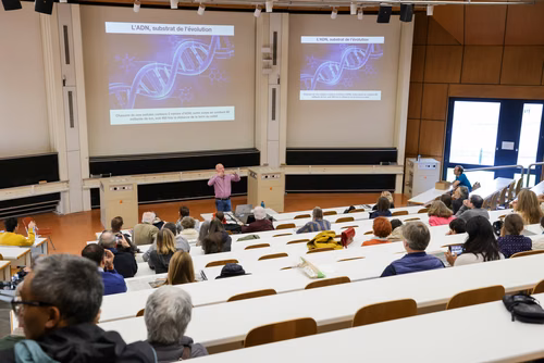 La découverte des sciences et des technologies au cœur du campus, pour les adultes et les enfants.