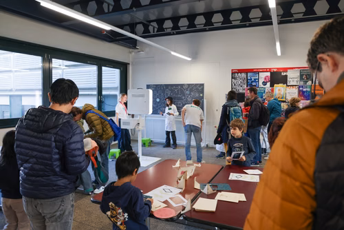 La découverte des sciences et des technologies au cœur du campus, pour les adultes et les enfants.