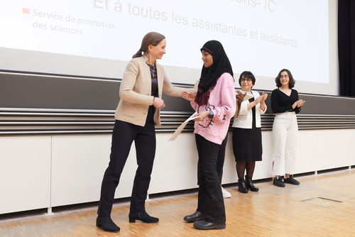 Journée à la découverte des Sciences Remise attestations "Internet & Code pour les filles" Service de la promotion des Sciences de l'EPFL 