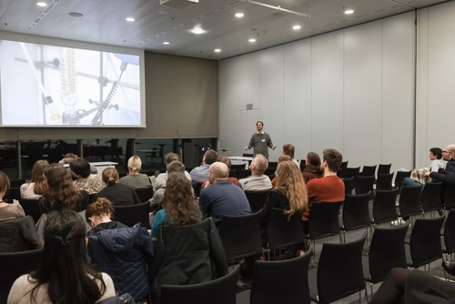 Organisées par le Service promotion de l’éducation, en collaboration avec les sections de l’EPFL, les rencontres 5 à 7 constituent un moment d’échange privilégié entre les enseignantes et enseignants du secondaire et le corps professoral de l’EPFL.
