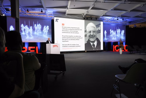Cette année, la Faculté informatique et communications célèbre son 20e anniversaire, une étape importante dans un domaine qui s’est transformé au cours des deux dernières décennies. Durant cette période, des milliers d’étudiantes et étudiants en bachelor, en master et en doctorat ont obtenu leur diplôme, et ont ensuite contribuer à l’évolution de la branche, tant dans le milieu universitaire que dans le secteur privé.